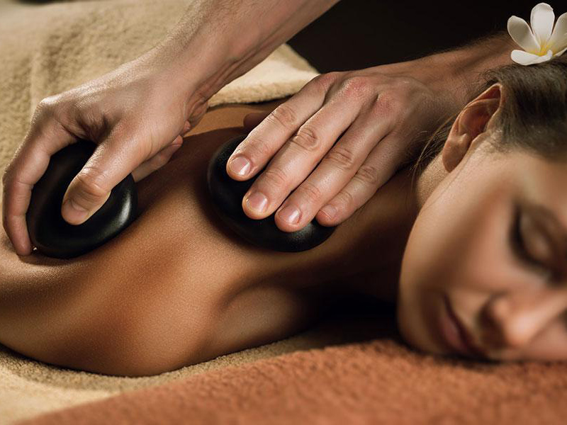 Massage đá nóng